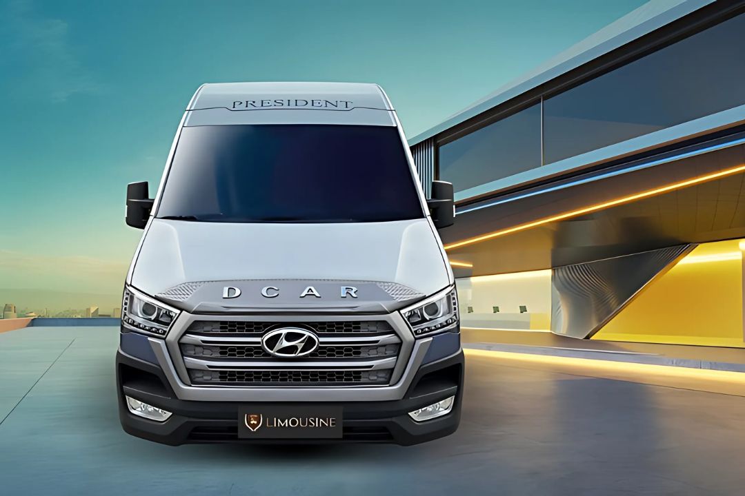 DCar President là dòng xe limousine cao cấp nhất trong các dòng Ford Transit Limousine