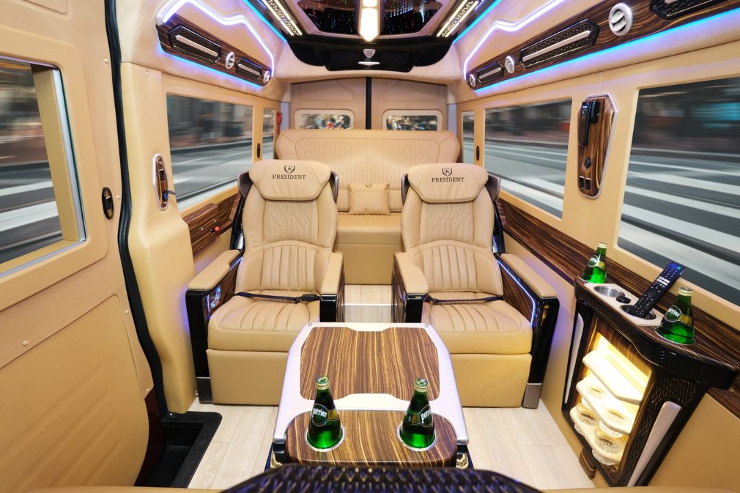 Ghế VIP chỉnh điện toàn phần, tích hợp massage