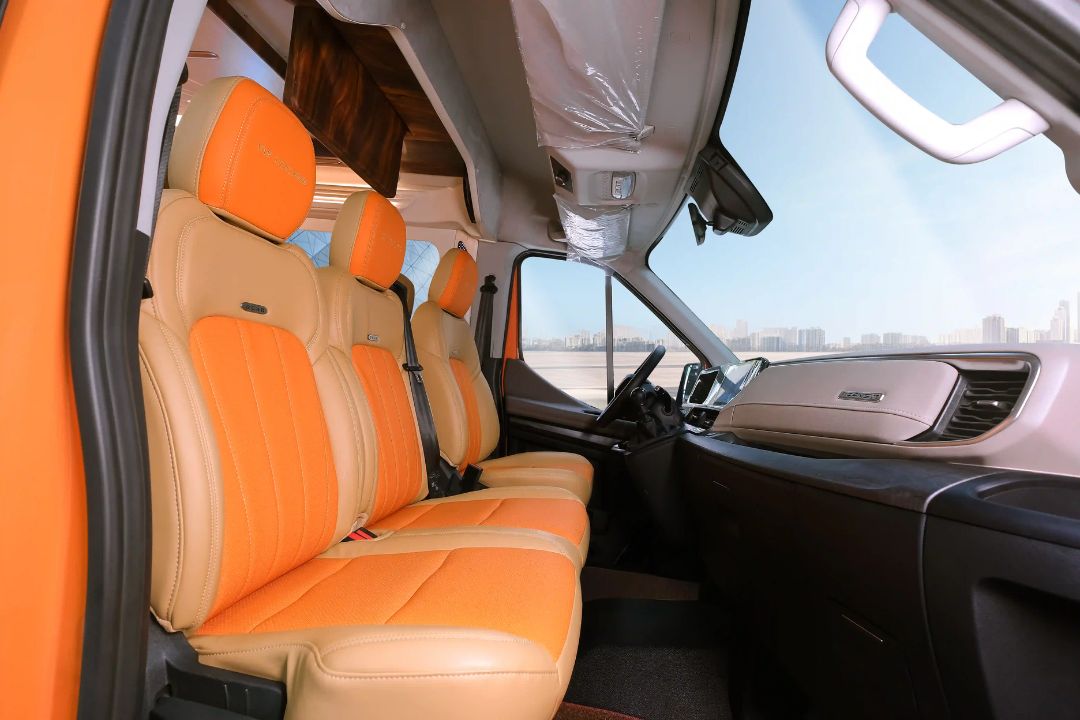 ThuexeLimo là đơn vị cung cấp dịch vụ thuê xe Limousine ghế xoay DCar Vip Lounge