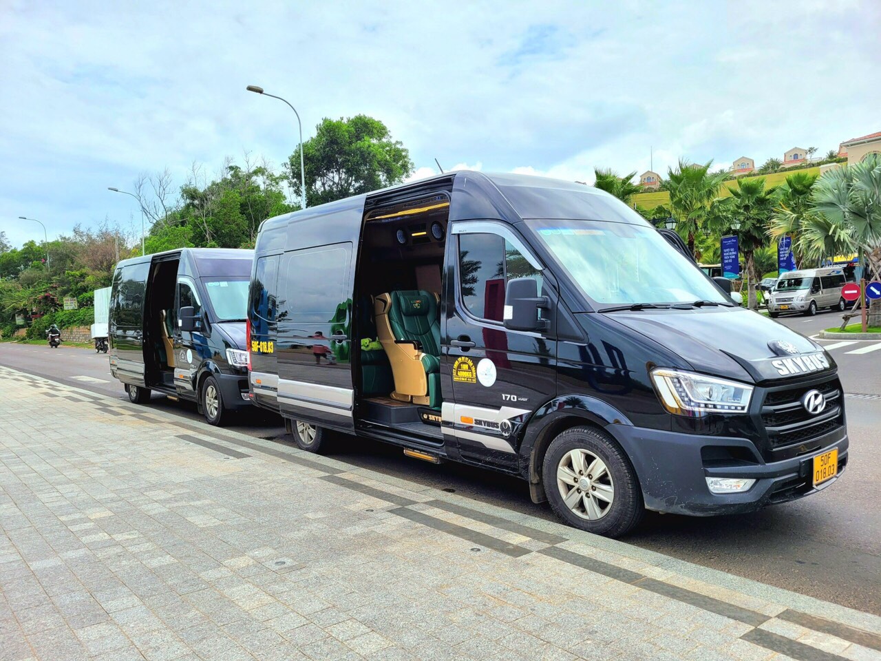 DCar Limousine sẵn sàng đón khách tại sân bay