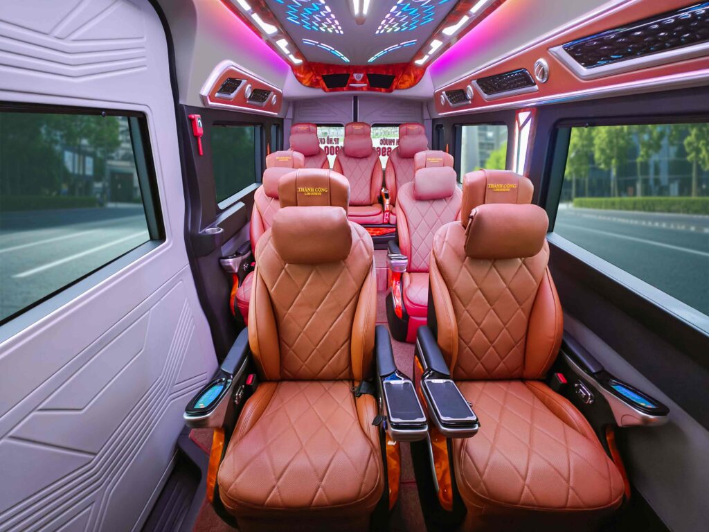 Đội xe limousine đang được bảo dưỡng và kiểm tra