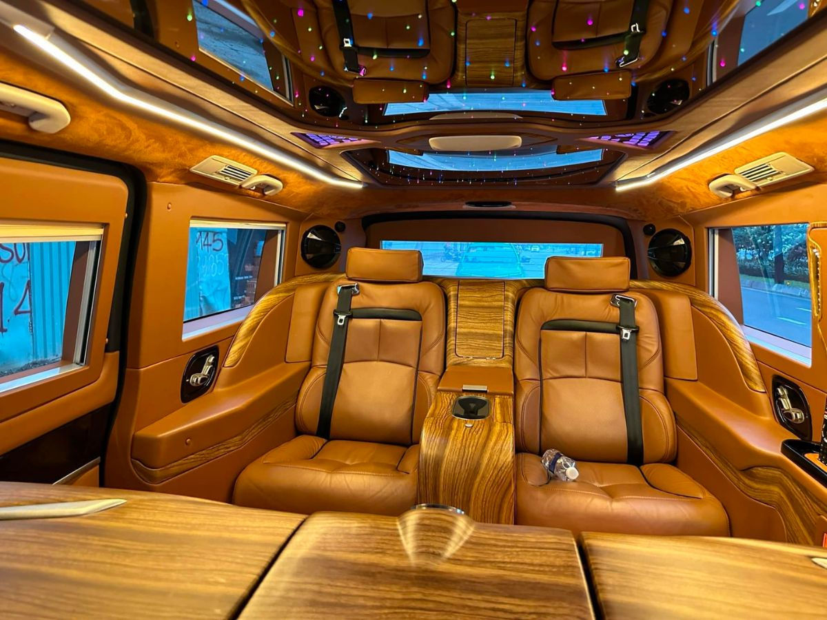 Nội thất đẳng cấp của xe limousine hạng sang