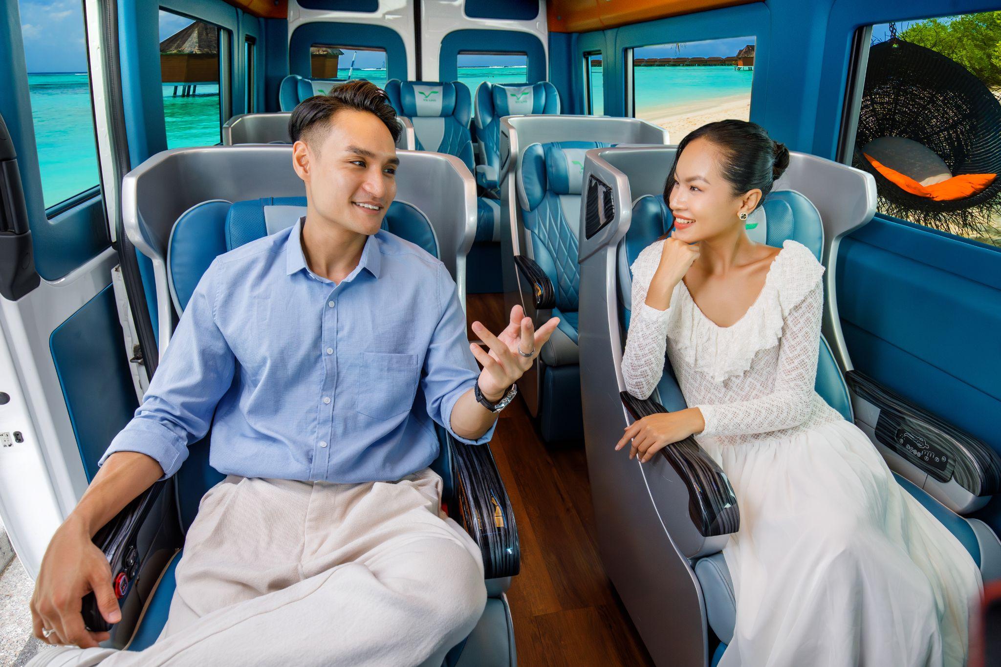 Hành khách chuẩn bị kỹ lưỡng cho chuyến đi trên xe limousine