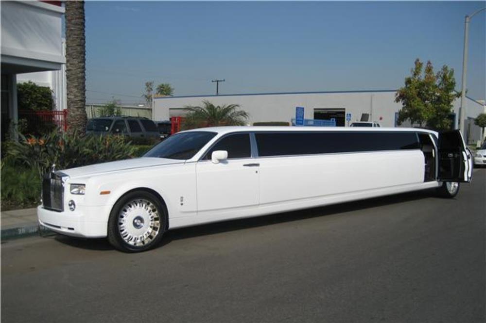 Xe limousine sang trọng thường được sử dụng trong các sự kiện lớn