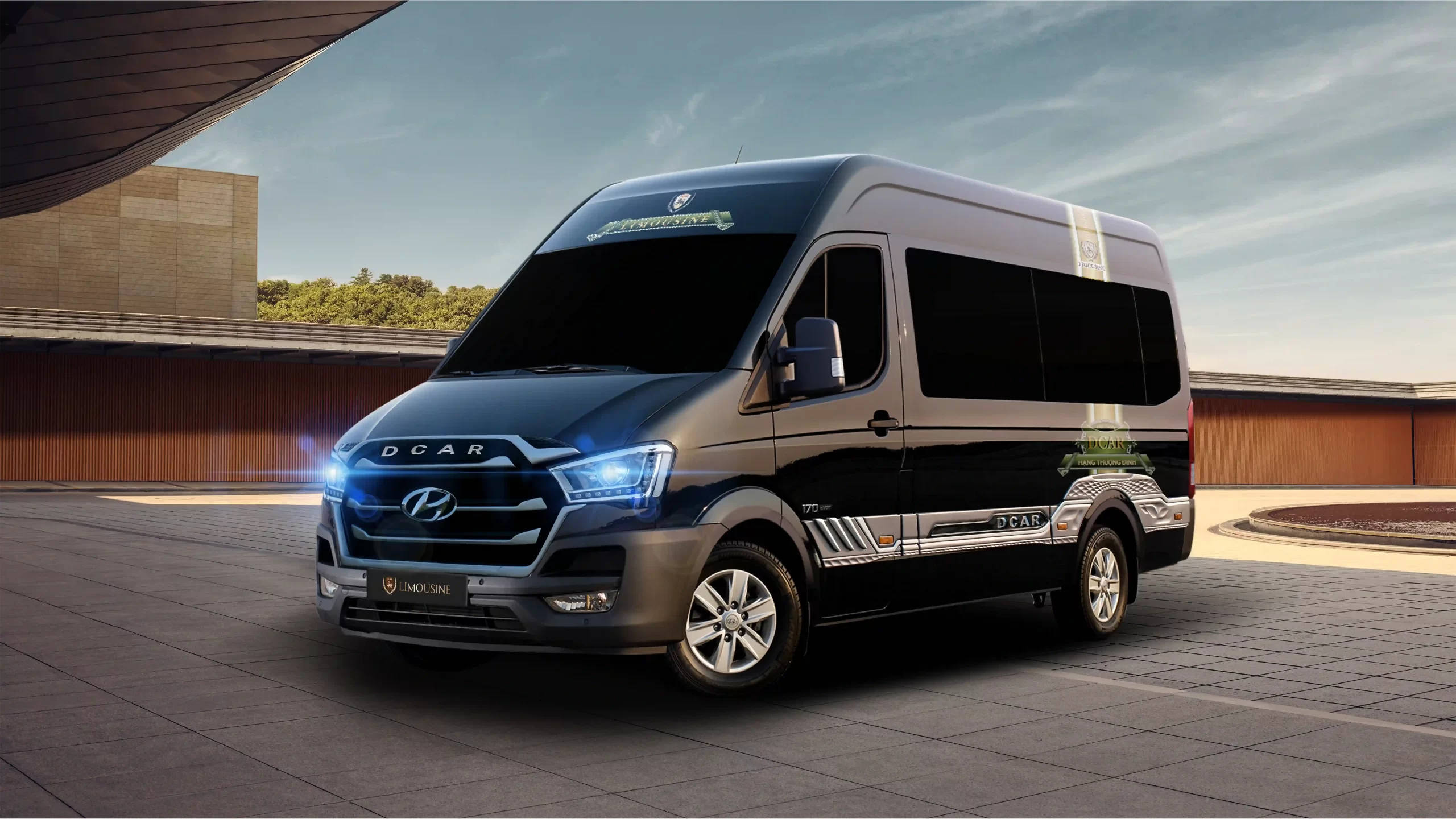 Hình ảnh một chiếc xe limousine hiện đại tại Việt Nam