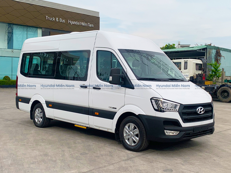 Xe du lịch 16 chỗ Ford Transit Hyundai Solati