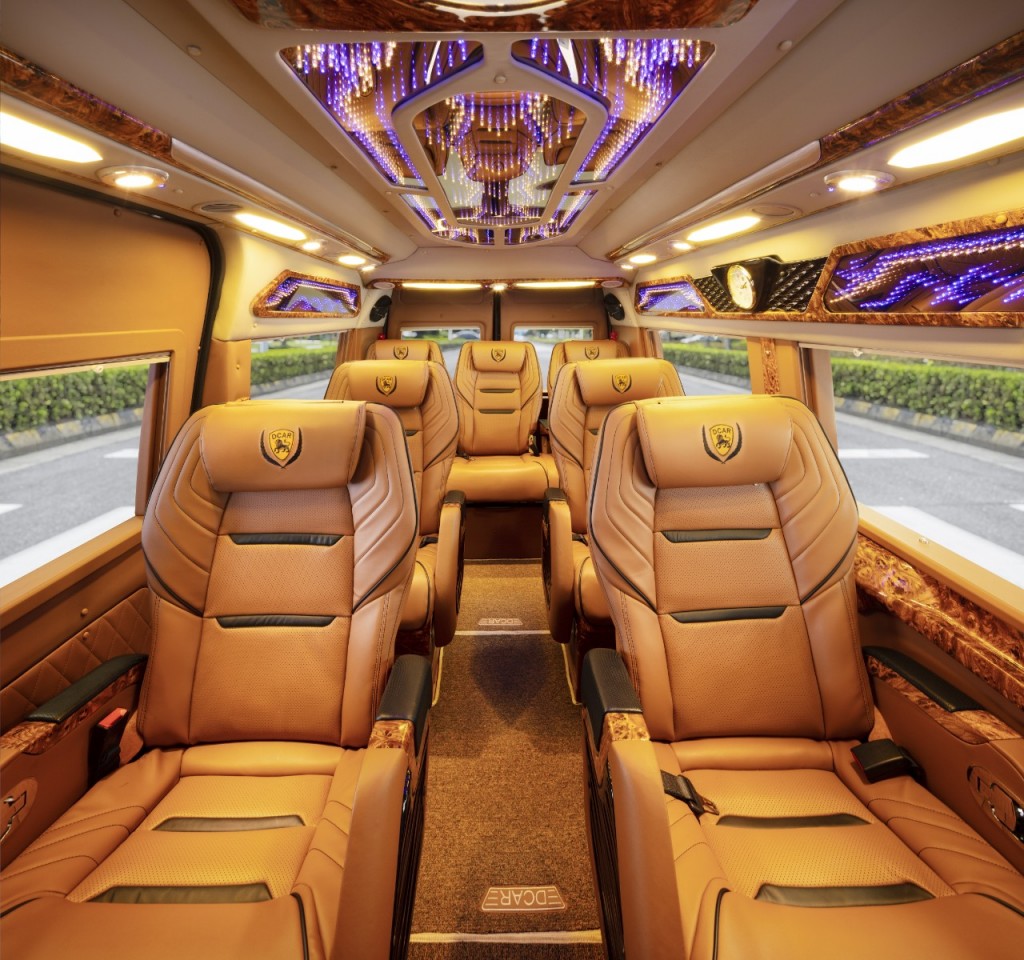 Nội thất xe limousine với tiện nghi hiện đại